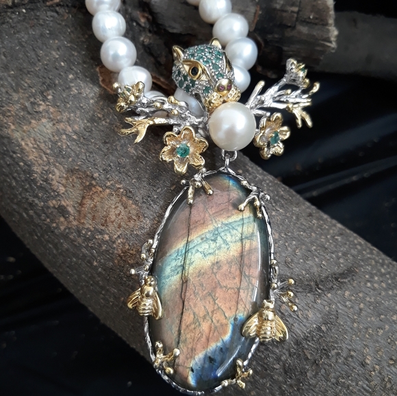Handcrafted Rainbow Labradorite and Pearl Necklace - Picture 3 of 17